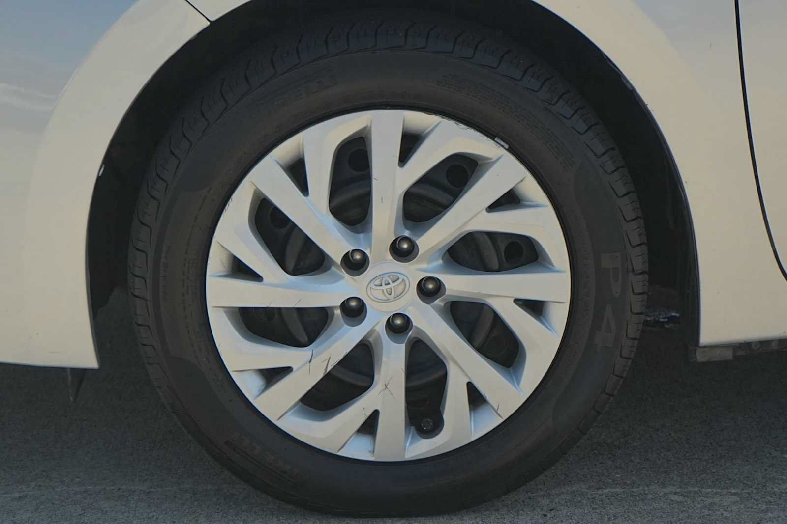 Used 2014 Toyota Corolla LE FWD image 7