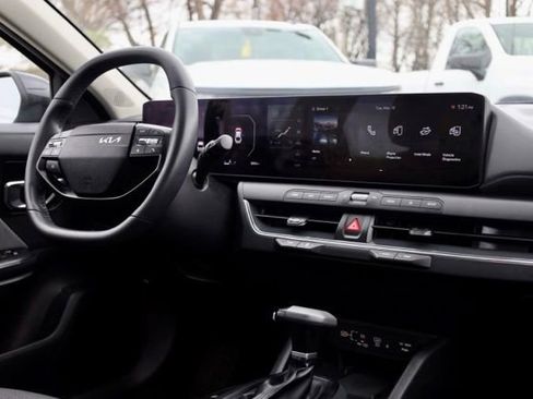Used 2025 Kia K4 EX image 33