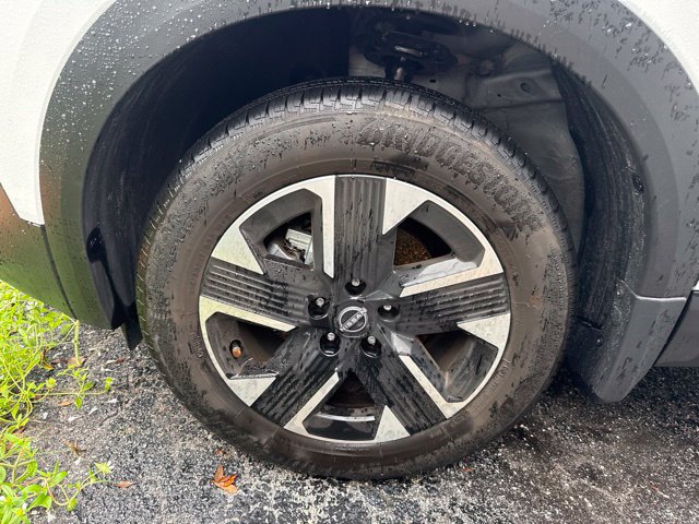 Used 2025 Nissan Kicks SV AWD/4WD image 12