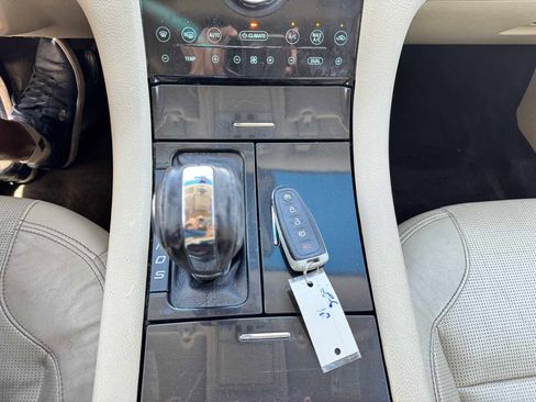Used 2013 Ford Taurus Limited FWD image 46