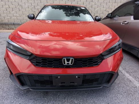 Used 2025 Honda Civic Sport image 2