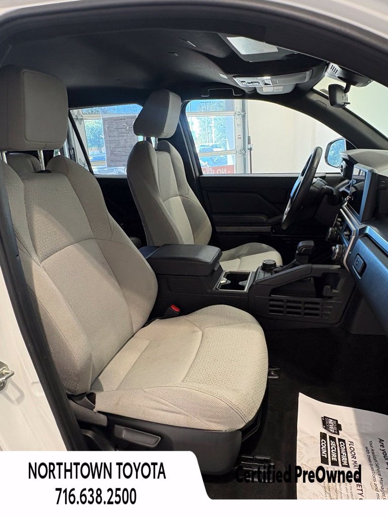 Used 2025 Toyota 4Runner SR5 AWD/4WD image 30