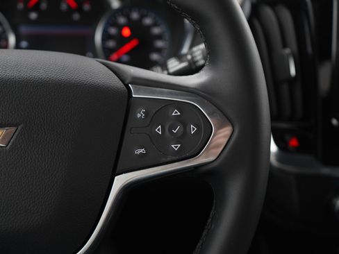 Used 2023 Chevrolet Traverse LT image 30