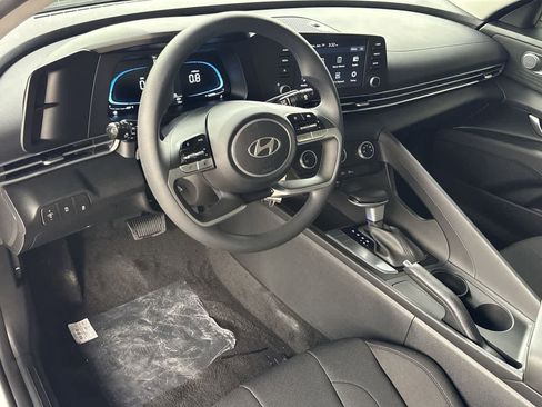 Used 2026 Hyundai Elantra SE FWD image 13