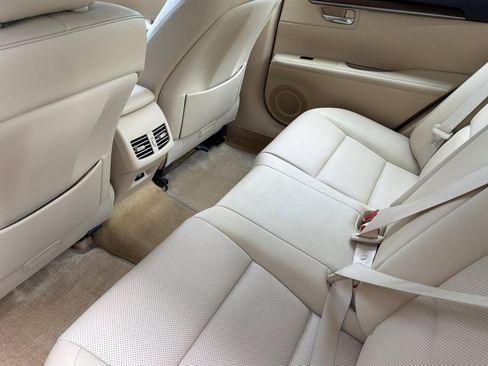 Used 2014 Lexus ES 350 w/ Premium Package FWD image 15