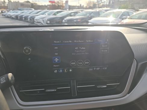 Used 2024 Chevrolet Trax LS image 28