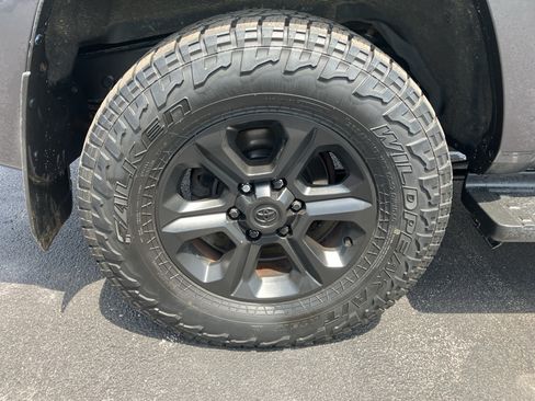 Used 2016 Toyota 4Runner SR5 Premium AWD/4WD image 9