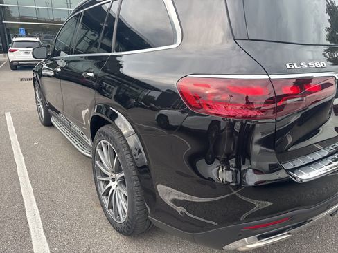 Used 2024 Mercedes-Benz GLS 580 4MATIC image 4
