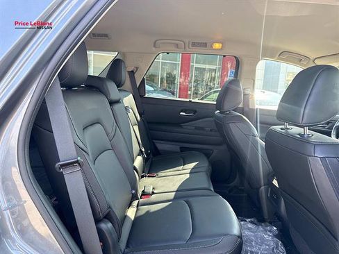 Certified 2025 Nissan Pathfinder SL FWD image 8