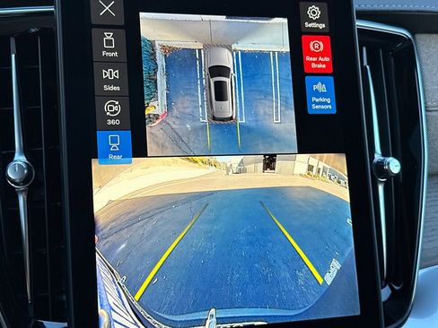 New 2026 Volvo XC90 T8 Ultra w/ Protection Package Premier image 18