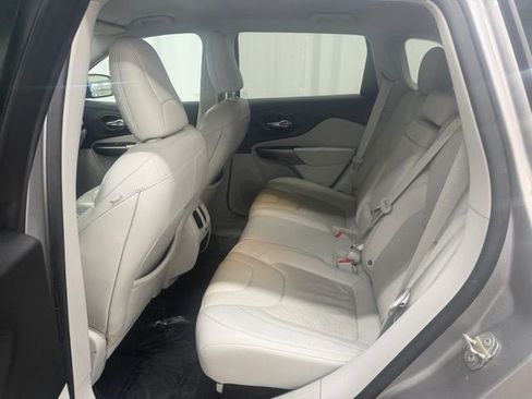Used 2019 Jeep Cherokee Limited AWD/4WD image 19