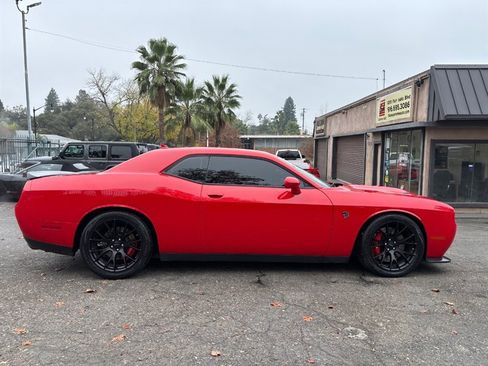 Used 2016 Dodge Challenger SRT Hellcat image 8