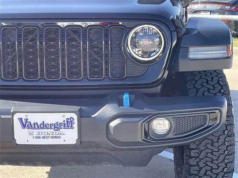 Used 2024 Jeep Wrangler Unlimited image 8