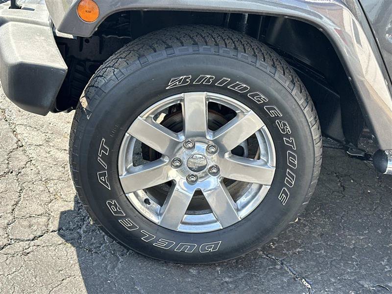 Used 2016 Jeep Wrangler Unlimited Sahara w/ Dual Top Group AWD/4WD image 6