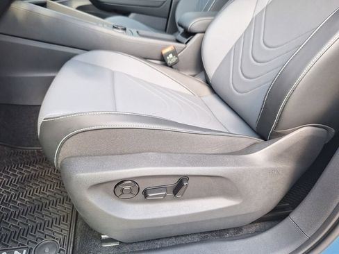 Used 2025 Volkswagen Tiguan SE FWD image 10