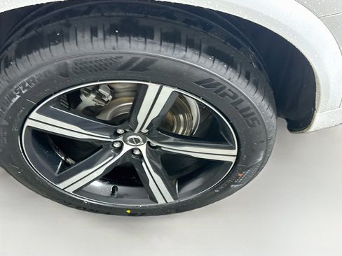 Used 2016 Volvo XC90 T5 R-Design FWD image 11