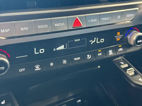 Used 2023 Kia Telluride EX w/ EX Captain's Chair Package FWD image 22