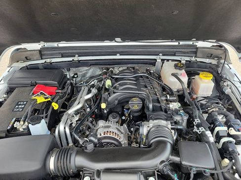 Used 2025 Jeep Gladiator Sport AWD/4WD image 13