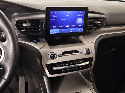 Used 2023 Ford Explorer XLT RWD image 5