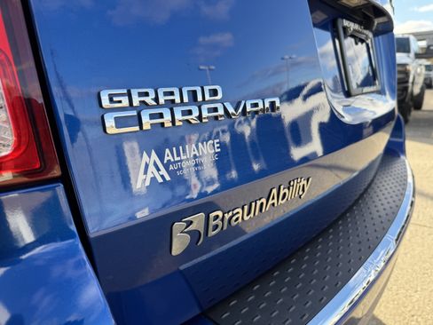 Used 2013 Dodge Grand Caravan SXT image 10