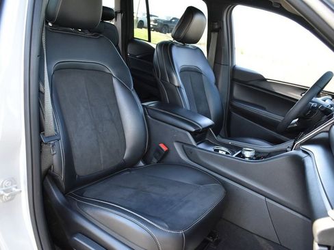 Used 2024 Jeep Grand Cherokee Altitude AWD/4WD image 27
