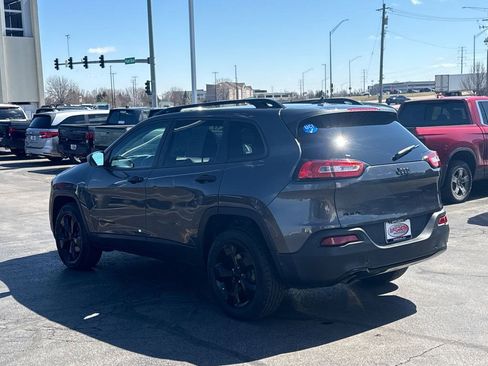 Used 2017 Jeep Cherokee Sport w/ Cold Weather Group image 9