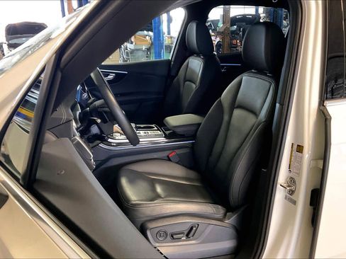 Used 2025 Audi Q7 3.0T Premium Plus image 7