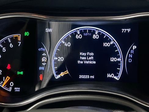 Used 2022 Jeep Grand Cherokee Limited w/ Tech Group RWD image 23