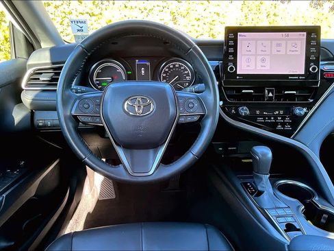Used 2023 Toyota Camry SE image 5