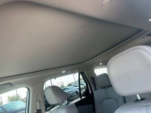 Used 2023 Honda Pilot Touring image 15
