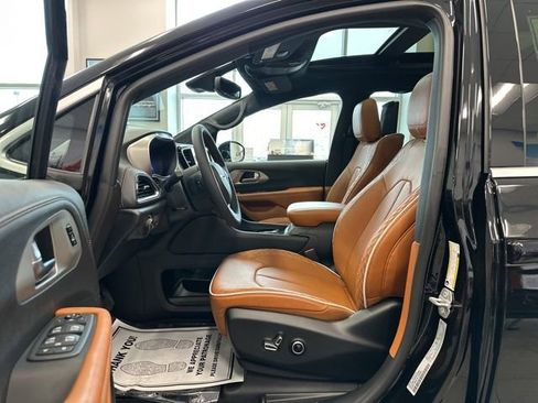 New 2026 Chrysler Pacifica Pinnacle image 7