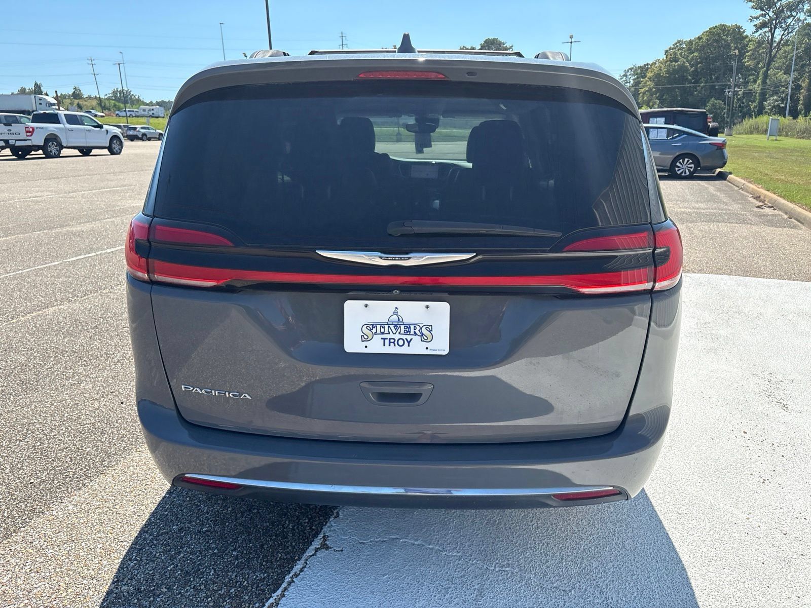 Used 2022 Chrysler Pacifica Touring-L FWD image 4