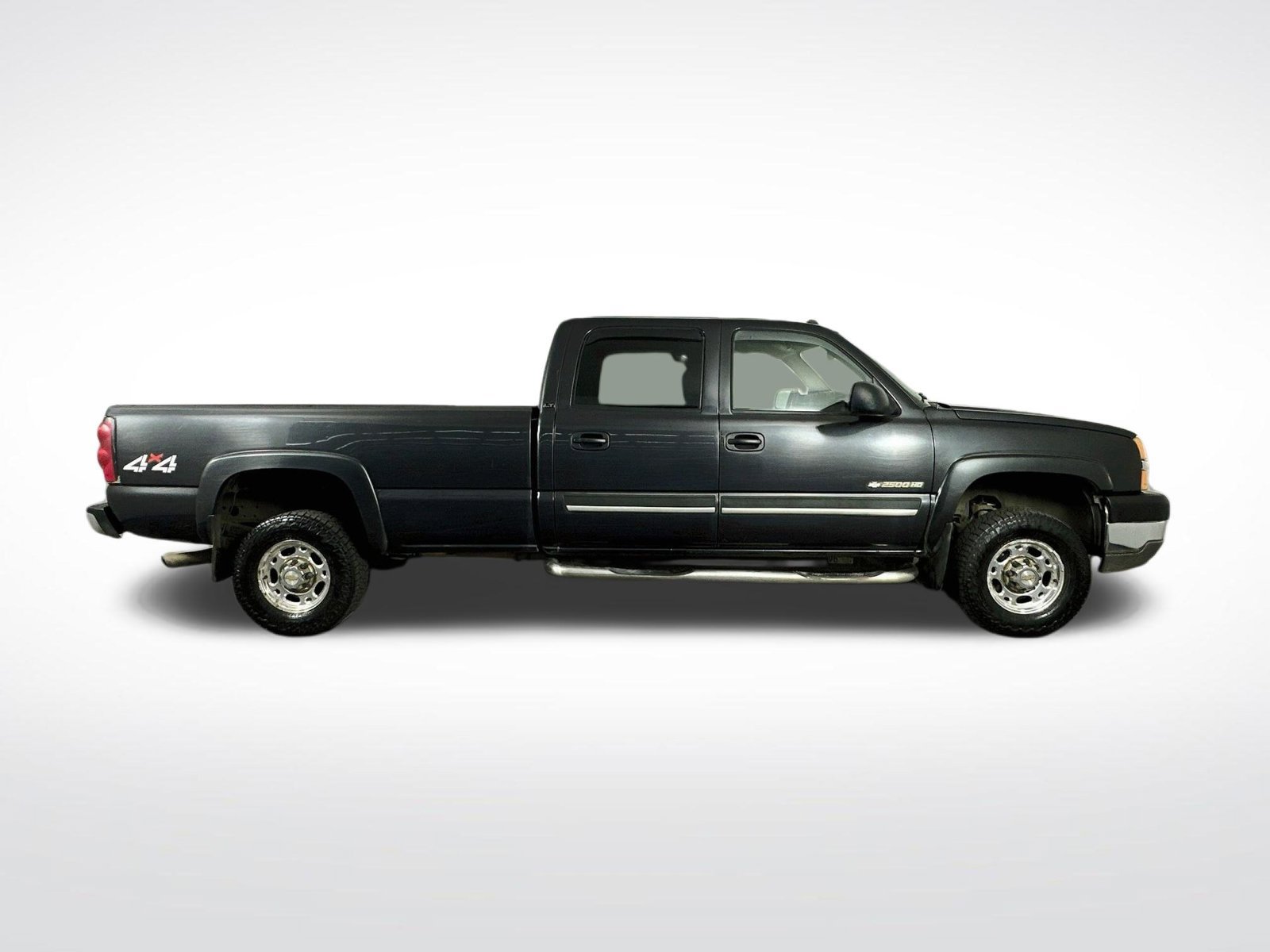 Used 2004 Chevrolet Silverado 2500 LT w/ Skid Plate Package AWD/4WD image 9