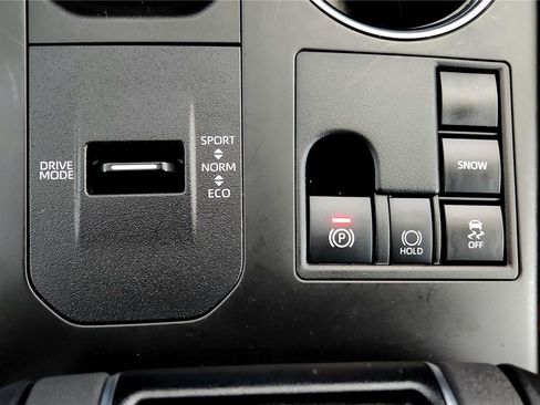 Used 2023 Toyota Highlander L image 34