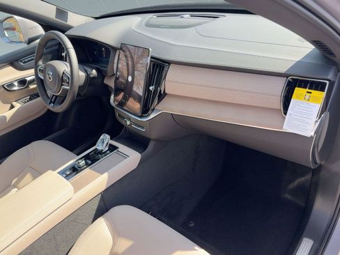 New 2026 Volvo XC90 B6 Plus w/ Protection Package Premier image 31