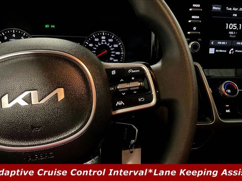 Used 2023 Kia Sorento LX FWD image 12