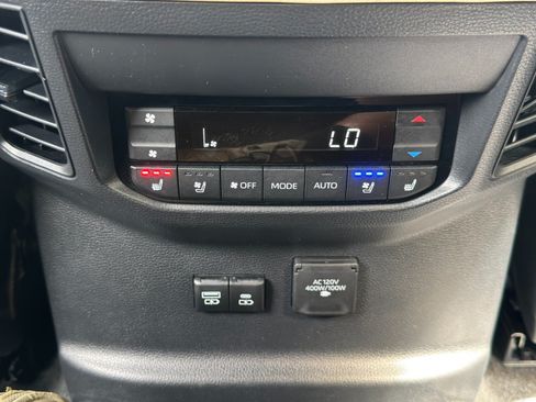 Used 2023 Toyota Sequoia Capstone AWD/4WD image 39