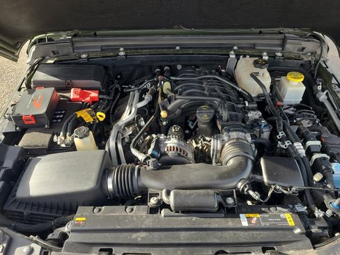 Used 2023 Jeep Gladiator Sport AWD/4WD image 32