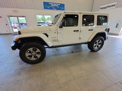 Used 2019 Jeep Wrangler Unlimited Sahara AWD/4WD image 17