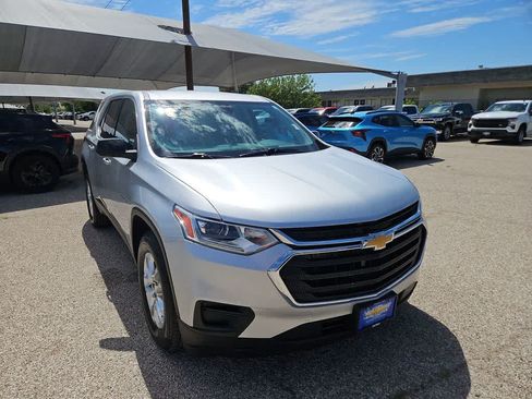 Used 2021 Chevrolet Traverse LS FWD image 2