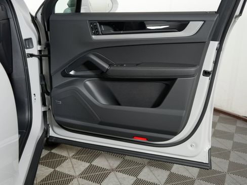 New 2026 Porsche Cayenne Coupe image 38