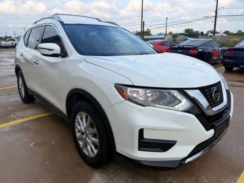 Used 2019 Nissan Rogue SV image 4