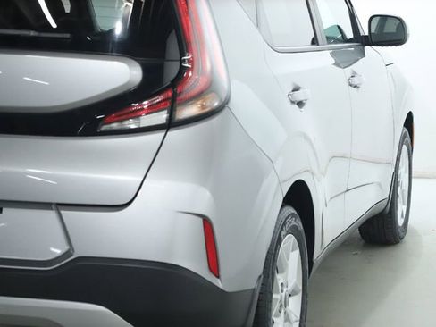 Used 2023 Kia Soul LX w/ LX Technology Package image 17