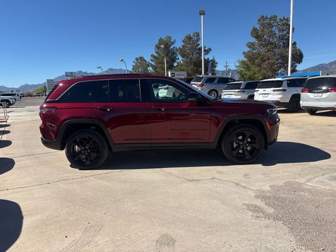New 2026 Jeep Grand Cherokee Limited w/ Limited Altitude Package AWD/4WD image 4