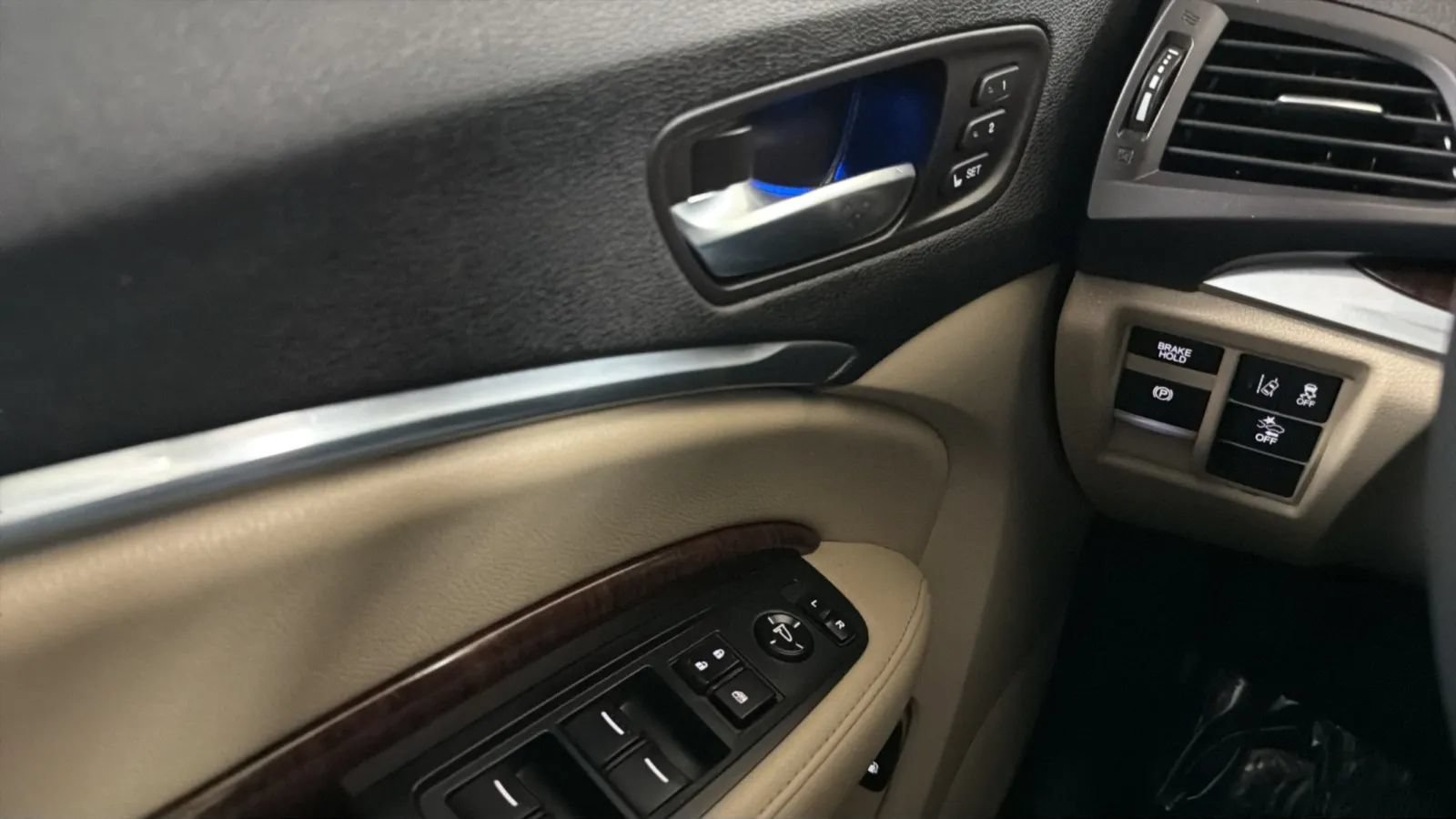 Used 2017 Acura MDX FWD image 11
