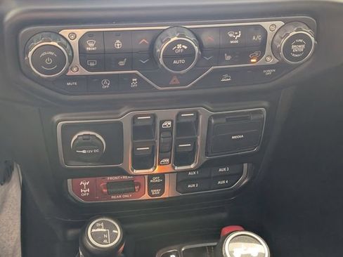 Used 2022 Jeep Wrangler Unlimited Rubicon w/ Cold Weather Group AWD/4WD image 21