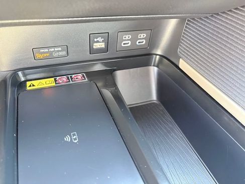 Used 2025 Toyota Camry SE AWD/4WD image 14