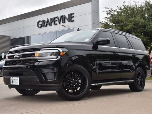 Used 2022 Ford Expedition XLT RWD image 2