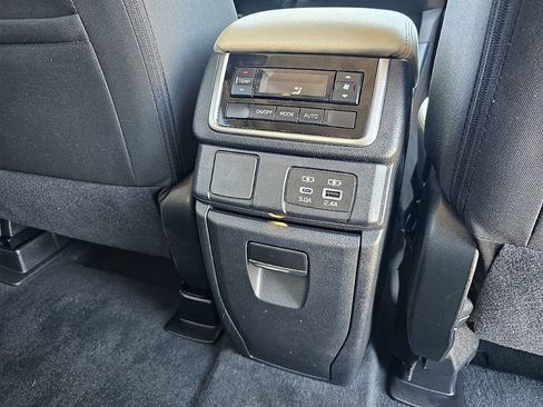 Certified 2024 Subaru Ascent Premium w/ Convenience Package image 22