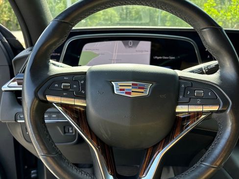 Used 2021 Cadillac Escalade Luxury AWD/4WD image 14